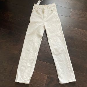Levi’s Women’s White Ribcage Straight Ankle Jeans